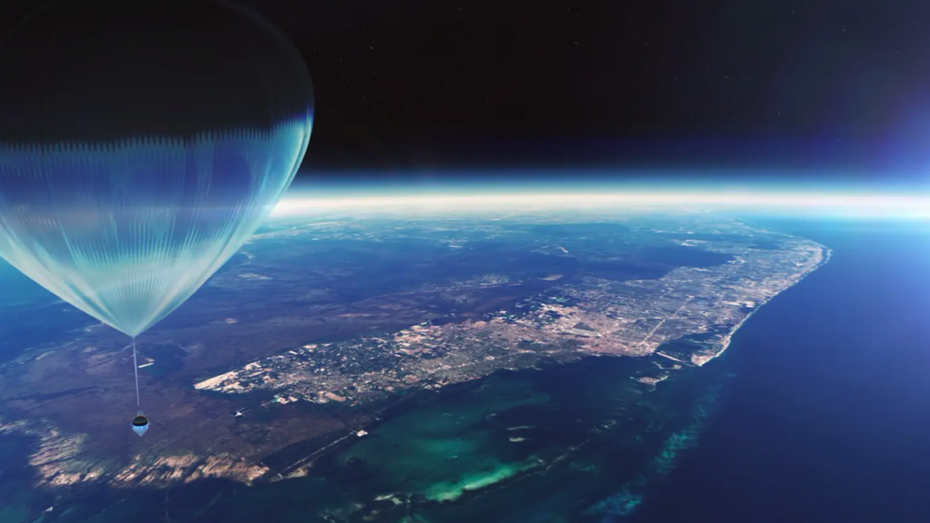 Der große Ballon zieht die Passagierkapsel auf 30 Kilometer Höhe über dem Erdboden – in die Stratosphäre. (Screenshot: Space Perspective/t3n) Ohne Raketenantrieb: Dieser Ballon soll Passagiere ins All bringen