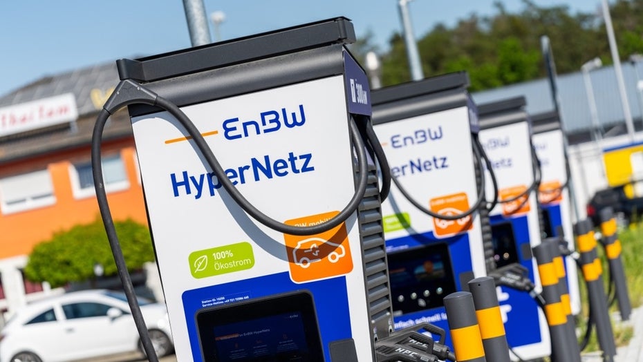 Laden von Elektroautos bei EnBW bald deutlich teurer. (Foto: r.classen/Shutterstock) Nach Teslas Preissenkung: EnBW erhöht Preise fürs E-Auto-Laden um bis zu 44 Prozent