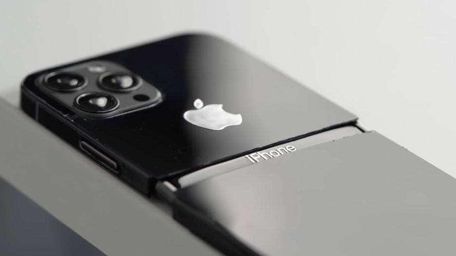 Nein, dieses Foldable ist nicht von Apple, sondern von einem Bastler. (Screenshot: t3n/KJMX) Faltbares iPhone: Apple meldet selbstschließendes Display zum Patent an