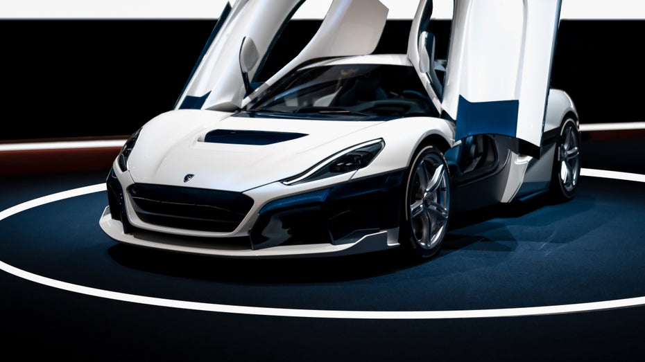 Kann sich nicht nur stehend sehen lassen: Der Rimac Nevera ist das derzeit schnellste Elektroauto. (Foto: Shutterstock/Jarlat Maletych) Geschwindigkeitsrekord: Schnellstes E-Auto der Welt fährt 412 Kilometer die Stunde