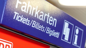 DB Navigator reicht nicht: Bahnreisende wollen nicht auf Ticketautomaten verzichten