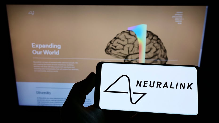 Neuralink: In 6 Monaten sollen erste Hirnimplantate an Menschen getestet werden