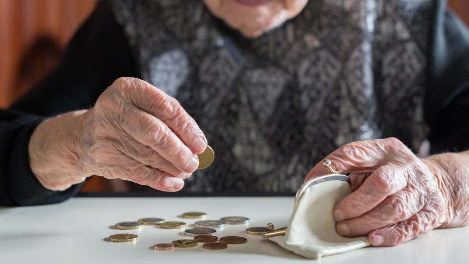 Vielerorts reicht die Rente nicht. (Foto: Matej Kastelic / Shutterstock) Warum das deutsche Rentensystem gescheitert ist – endgültig