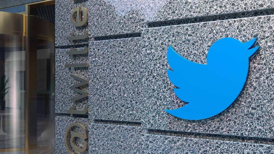 Im Twitter-Büro soll es unangenehm riechen. (Foto: Shutterstock / ANTON ZUBCHEVSKYI) Im Twitter-Büro stinkt es, weil Elon Musk sparen will