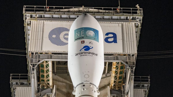 Vega-C-Rakete kurz vor dem missglückten Start. (Foto: Arianespace) Start gescheitert: Europäische Vega-C-Rakete verliert 2 Airbus-Satelliten