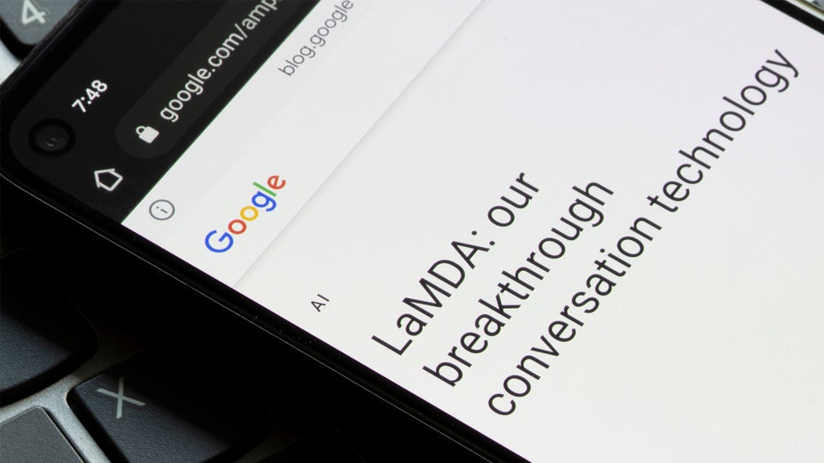 Mit Googles KI könnt ihr euch noch nicht direkt unterhalten. (Foto: Shutterstock / Tada Images) ChatGPT: Google plant keine Alternative – das Risiko ist zu hoch