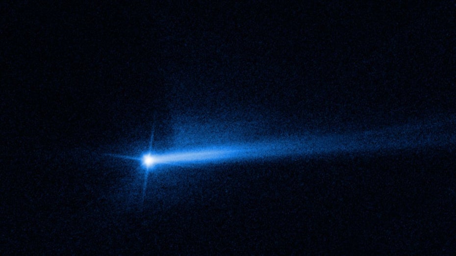 Einschlag der Nasa-Sonde Dart schleudert rund 1.000 Tonnen Asteroidenmaterial ins All Einschlag der Nasa-Sonde Dart schleudert rund 1.000 Tonnen Asteroidenmaterial ins All
