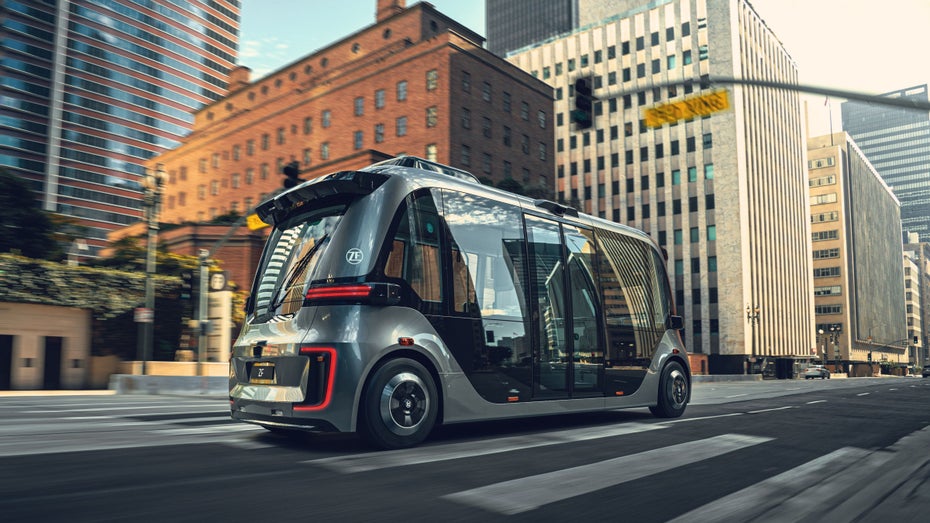 Der neue People Mover von ZF ist ein fahrerloses Shuttle und fährt autonom nach Level 4. (Foto: ZF) Autonomes Fahren: Deutscher Zulieferer stellt Robotaxis vor