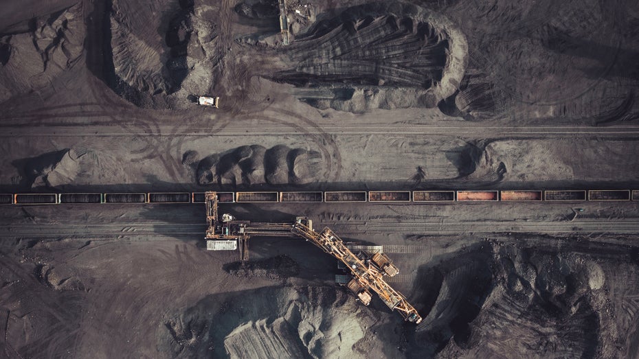 Stillgelegte Bergwerke könnten Energiespeicher werden – das ist die Idee einiger Forscher:innen. (Foto: Mark Agnor / Shutterstock) Per Sand-Aufzug: So könnten alte Bergwerke als Energiespeicher genutzt werden