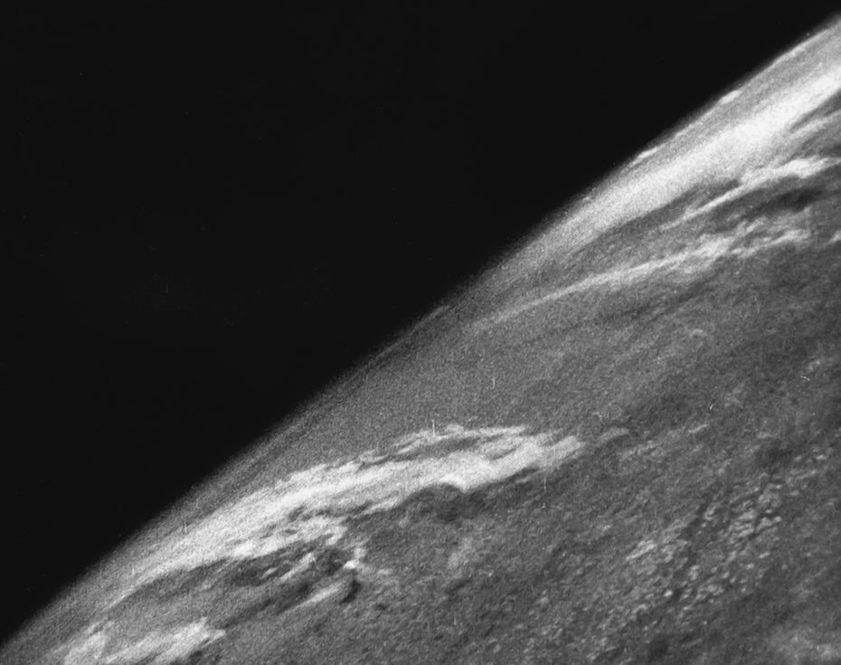 Das erste Bild der Erde aus dem Weltall entstand im Jahre 1946 auf einem 35mm-Schwarzweiß-Film.