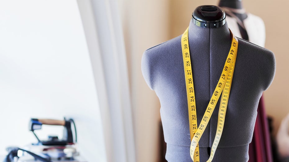 Die KI kann Kleidungsstücke designen. (Foto: Shutterstock / ESB Professional) KI in der Modebranche: So kann sie Designern helfen