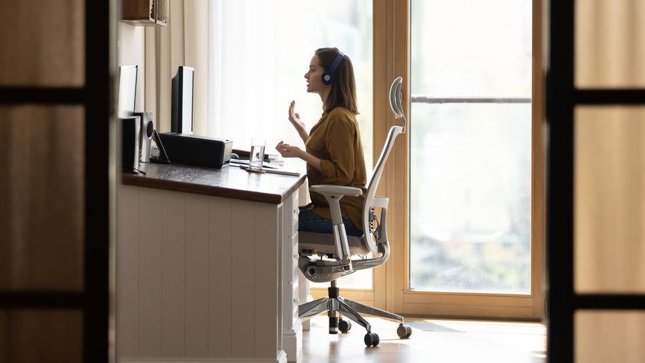 30 Prozent der Arbeitnehmer möchten mehr von zu Hause aus arbeiten. (Foto: Shutterstock-Fizkes) EZB-Studie: Ein Drittel der Arbeitnehmer wünscht sich mehr Homeoffice-Möglichkeiten
