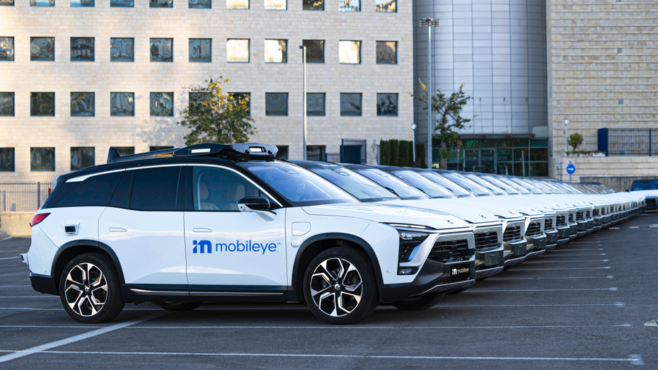 Die Fahrzeugflotte von Mobileye geht jetzt in die nächste Testphase über. Die ersten Robotaxis sollen durch München und Darmstadt fahren. (Foto: Mobileye) Autonomes Fahren: Robotaxis von Mobileye erhalten TÜV-Zulassung