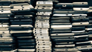 Recycling: Ungenutzte Handys enthalten Rohstoffe im Wert von 240 Millionen Euro