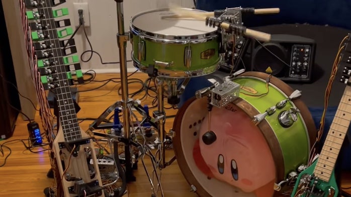 Diese Band kommt ganz ohne Menschen aus. (Screenshot: Instagram) Diese Roboter-Band kommt ohne menschliche Musiker aus
