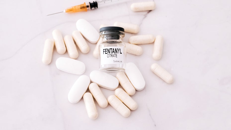 Fentanyl-Todesfälle in den USA: Warum Snapchat im Fokus steht Fentanyl zählt zu den Opioiden und ist bis zu 100-mal stärker als andere Schmerzmittel. (Bild: Joaquin Corbalan P/Shutterstock)