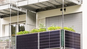 Balkonkraftwerk Veska 820W/600W: Discounter Netto bietet Photovoltaik-Einstieg zum Schnäppchenpreis