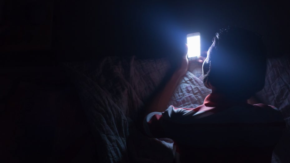 Besonders nachts will Instagram jungen Nutzer:innen den Quiet Mode ans Herz legen. (Foto: Gap_Abstracture/Shutterstock) Instagram: Quiet Mode und mehr Kontrolle über angezeigte Beiträge