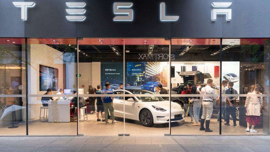 Tesla-Shop in Chendu: Hier und andernorts soll es Proteste gegen Teslas Preispolitik gegeben haben. (Foto: B.Zhou/Shutterstock) Tesla senkt Preise um ein Viertel – und Hunderte gehen auf die Barrikaden