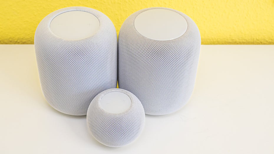 HomePod 2, HomePod 1 und HomePod Mini nebeneinander