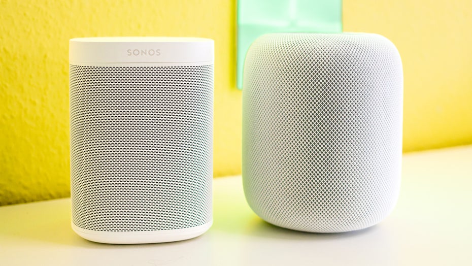 Sonos One und Apple HomePod 2 nebeneinander