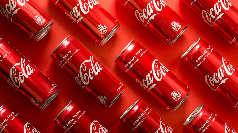 Coca-Cola will mit KI zusammenarbeiten. (Foto: Shutterstock / Tetiana Shumbasova) Coca-Cola setzt auf ChatGPT und Dall-E im Marketing