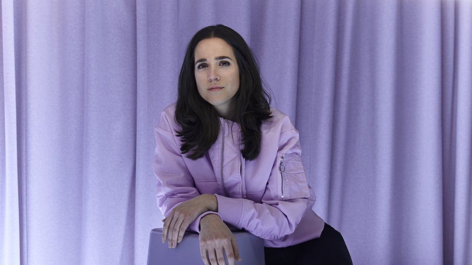 Janette Wiget, Vorstandsmitglied von Merantix, sagt: „Um Biases in der KI zu bekämpfen, müssen wir diese in der Gesellschaft bekämpfen“. (Foto: Merantix / Jana Schoelzel) Für Frauen gefährlich? So sexistisch ist ChatGPT