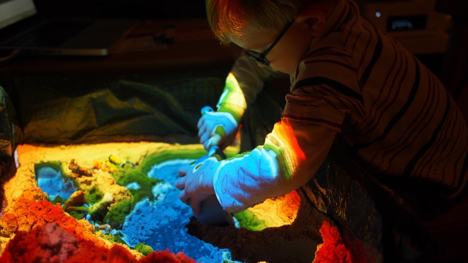 Magic Sand: Augmented Reality bringt Leben in den Sandkasten Magic Sand: Augmented Reality bringt Leben in den Sandkasten