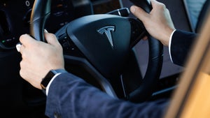 Netflix im Tesla: Fahrer sollen Gebühr für Account-Sharing zahlen