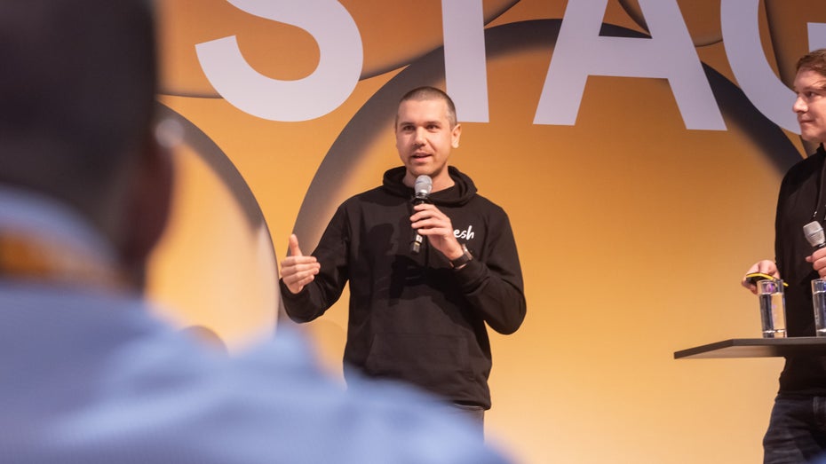 Synbiotic-CEO Lars Müller hat auf der Internorga das Konzept für Deutschlands ersten Cannabis-Franchise-Shop vorgestellt. (Foto: Heesh) Apple meets Iqos: So sieht Deutschlands erster Cannabis-Store aus