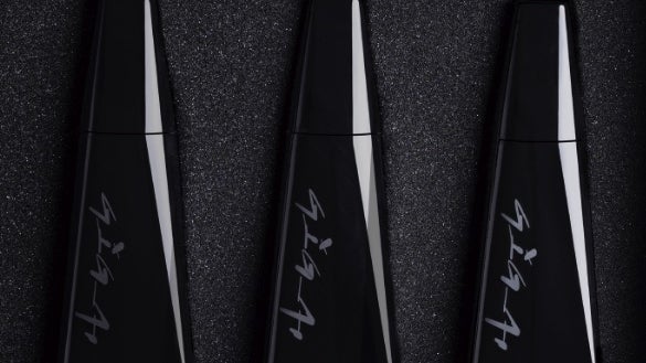 Giga-Bier von Tesla: 3 Fläschchen für 89 Euro. (Screenshot: Tesla-Shop, t3n) Giga-Bier von Tesla ist da: Elon Musks Schnapsidee zum Luxuspreis