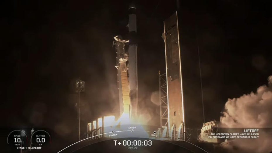 Erfolgreicher Start der Falcon-9-Rakete, die die Dragon-Kapsel mit den Experimenten an Bord zur ISS bringt. (Bild: SpaceX) Falcon-9-Rakete ISS Experimente
