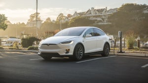 Tesla-App lässt es zu: Mann steigt in fremdes Model 3 und fährt los
