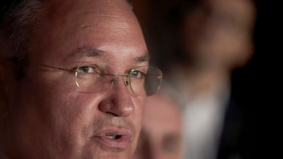 Der rumänische Ministerpräsident und General a.D. Nicolae Ciucă hat einen neuen „ehrenamtlichen Berater“ vorgestellt: Der Bot Ion soll ihm dabei helfen, bessere Entscheidungen zu treffen. (Foto: Shutterstock / LCV) Der rumänische Ministerpräsident und General a.D. Nicolae Ciucă (Foto: Shutterstock / LCV)