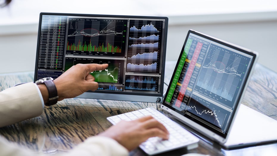 Die KI kann zum Beispiel für euch handeln. (Foto: Shutterstock / Andrey_Popov) Finanzunternehmen setzen auf KI-Tricks: Wie Anleger sich schützen können