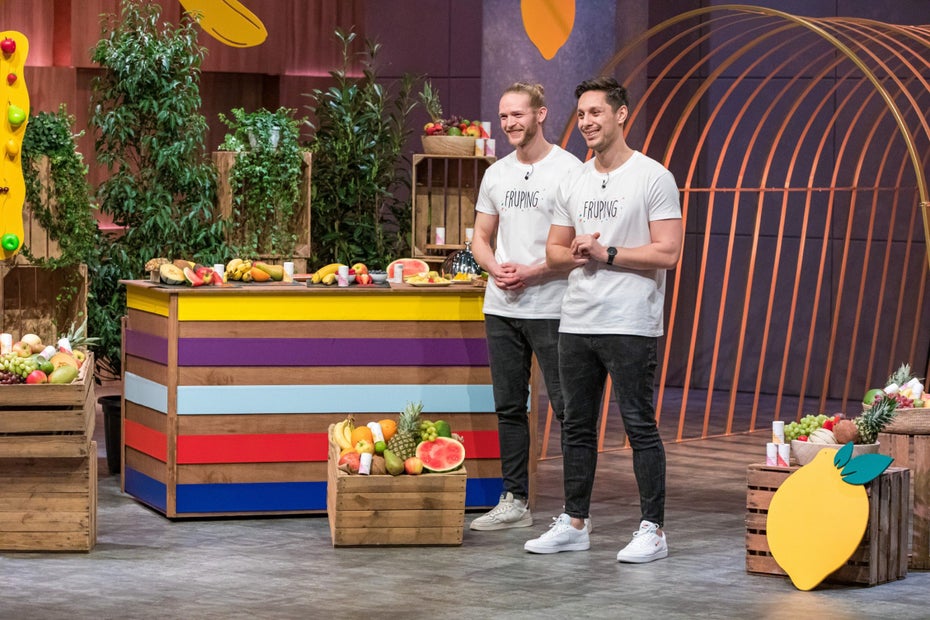 Florian Hornig (l.) und Marcel Büttner präsentieren mit „Fruping“ Gewürze für Obst. Sie erhoffen sich ein Investment von 70.000 Euro für 20 Prozent der Anteile an ihrem Unternehmen. 