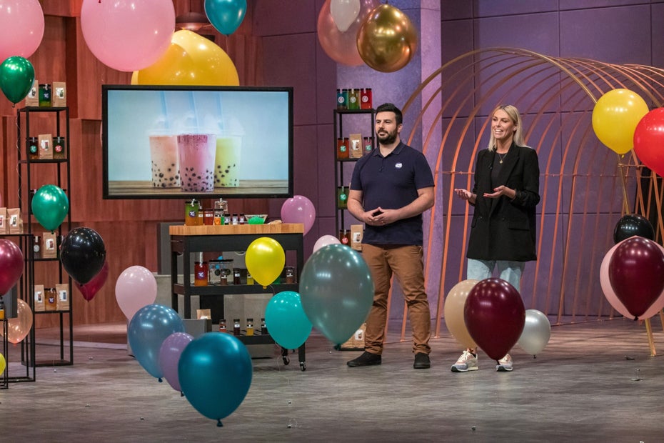 Hannah Scheuren und Hannes Ftuni präsentieren mit „Kylies Cuppa“ Nachhaltigen Bubble Tea in der Abo-Box. 