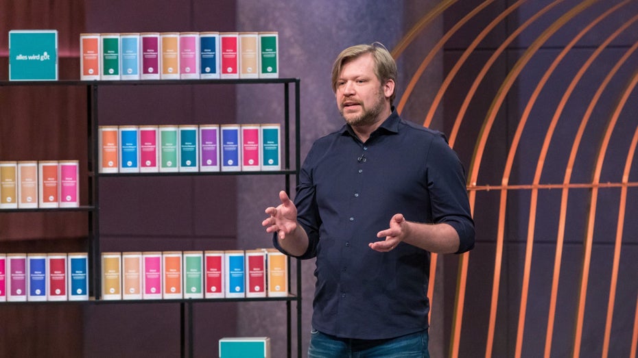Tierarzt Lars Meyer präsentiert mit Wunschkapsel einen Konfigurator für Nahrungsergänzungsmittel. Er erhofft sich ein Investment von 200.000 Euro für zehn Prozent der Anteile an seinem Unternehmen. (Bild: RTL Plus) Trotz 800.000 Euro Schulden: DHDL-Gründer bekommt Angebot und lehnt ab