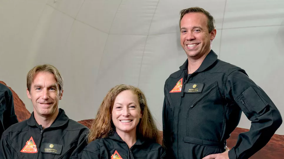 Von links nach rechts: Ross Brockwell, Kelly Haston und Nathan Jones. Anca Selariu ist nicht abgebildet. (Bild: Nasa) Nasa startet Experiment: Test-Astronauten betreten 3D-Mars-Anlage