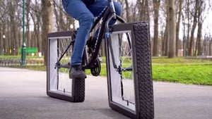 Quadratisch statt rund: Dieses Fahrrad fährt mit viereckigen Reifen