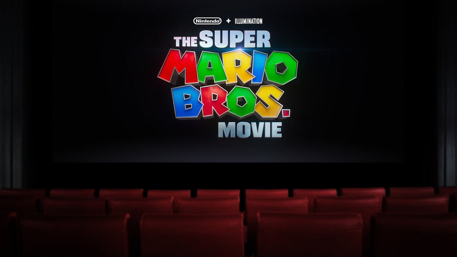Super Mario hüpft über die Kinoleinwand. (Foto: Hamara / Shutterstock) „Super Mario Bros.“ ist die erfolgreichste Spieleverfilmung aller Zeiten