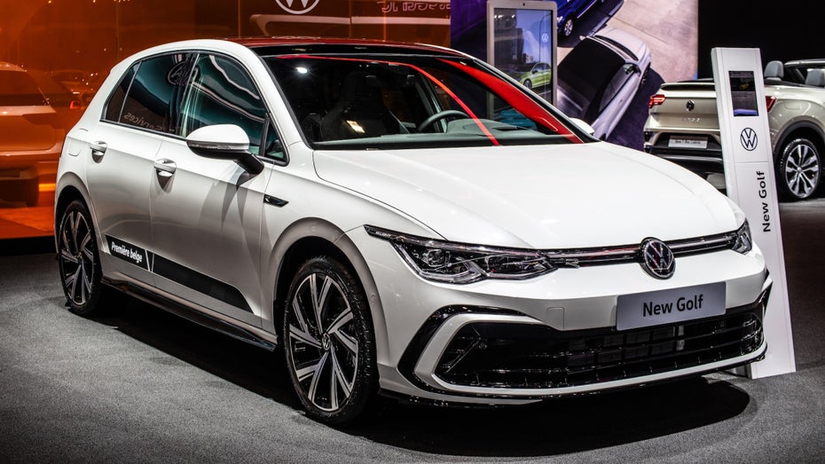 Der VW Golf 8 ist wohl der letzte seiner Art mit Verbrennungsmotor. Der Golf 9 oder ID Golf (?) soll VWs modernster Stromer werden. (Bild: Grzegorz Czapski/Shutterstock) Verbrenner-Aus: VW Golf 9 kommt nur noch als Elektroauto