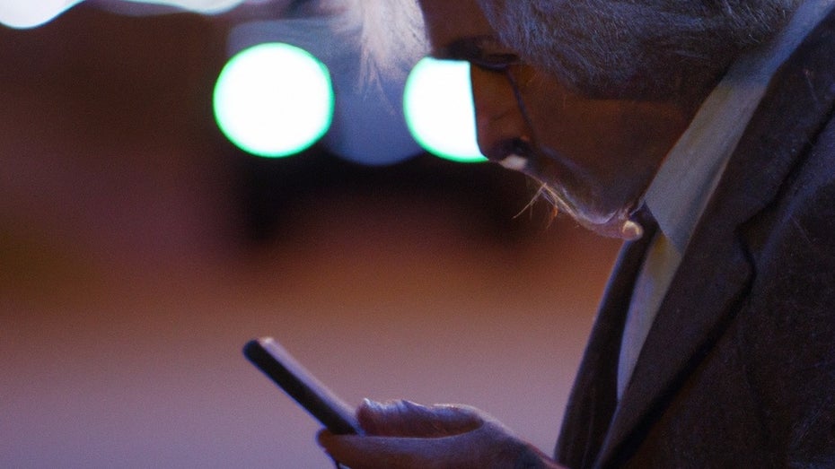 Chatten mit Albert Einstein. (KI-generiertes Foto: Shutterstock) KI-Chatbot im Messenger-Design lässt dich mit Albert Einstein oder Kleopatra chatten