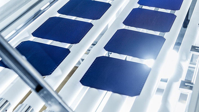 Fertigung von Solarmodulen. (Bild: Meyer Burger) Fertigung Solarmodule