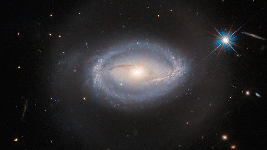 Hubble sendet Foto einer extrem aktiven Spiralgalaxie