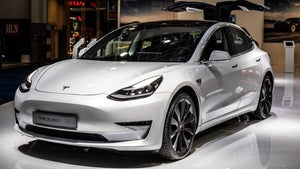 Erstes Foto vom Redesign des Tesla Model 3 geleakt?