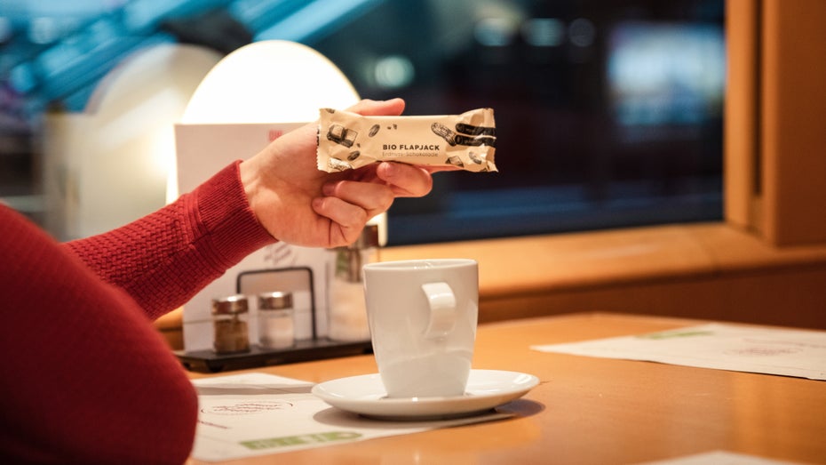 Koro führt veganen Riegel für Deutsche Bahn ein – und vergisst das Wichtigste