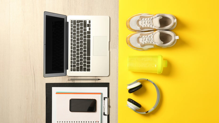 Work oder Life? Für junge Menschen soll beides funktionieren – aber wollen das nicht eigentlich alle? (Foto: New Africa / Shutterstock) Gen Z und Karriere: Einfach so weitermachen geht halt nicht