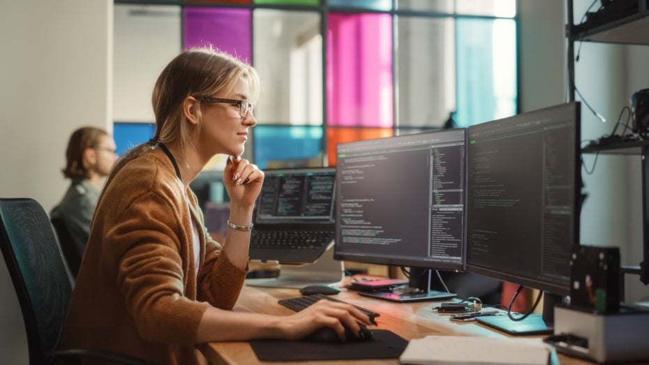 Prompt-Engineers sind aktuell heiß begehrt. (Bild: Gorodenkoff / shutterstock) KI-Hype: Was macht eigentlich ein Prompt-Engineer?