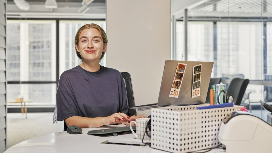 Gen Z möchte durchaus hart arbeiten. (Foto: Fischer Appelt) Gen Z: 80 Prozent sind bereit, hart für die Karriere zu arbeiten – mit einer Bedingung